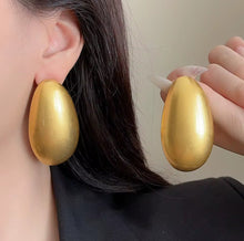 Load image into Gallery viewer, Vintage Earrings