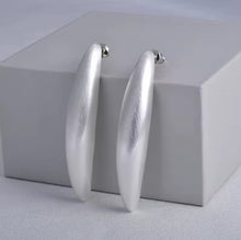 Load image into Gallery viewer, Silver Vintage Earrings