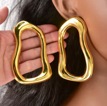 Load image into Gallery viewer, Gold Italian Earrings